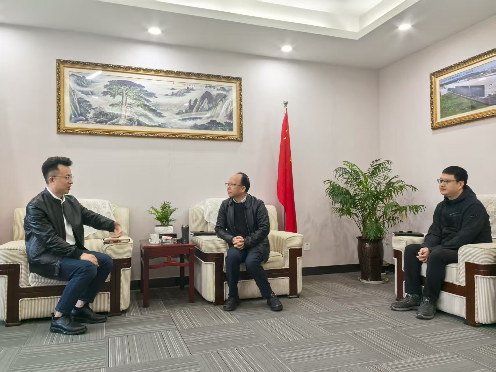 VKGAME威客电竞担保公司与绵阳担保协会发展互换座谈 凝心聚力共促行业高质量发展